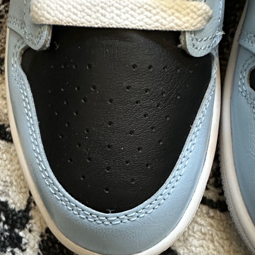 EUC Jordan 1 Mid Sneakers - Size 3Y - Picture 11 of 14